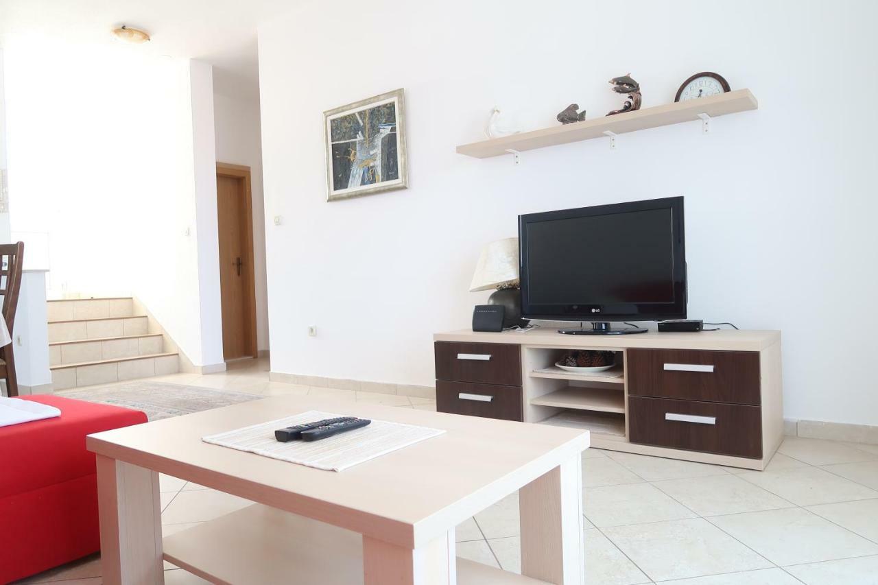 Apartment Maras *